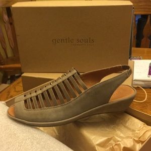 Gentle Souls Wedge Sandal Sz 8